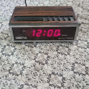Vintage Spartus 1108 Red LED Display Wood Grain Alarm Clock Retro 1980s TESTED